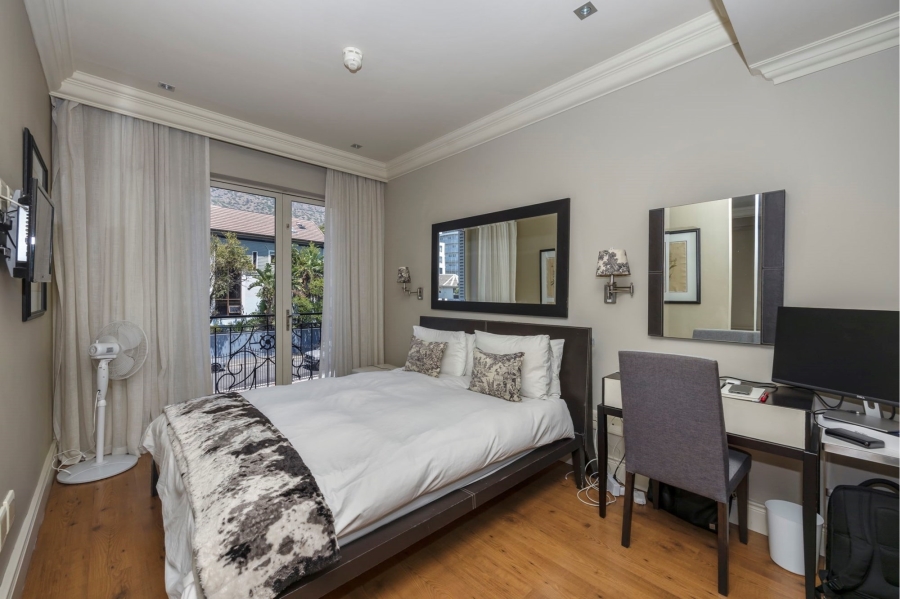 To Let 1 Bedroom Property for Rent in Green Point Western Cape